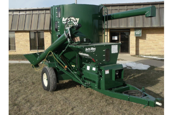 Model 6105 CATTLEMAXX for sale at Rusler Implement, Colorado